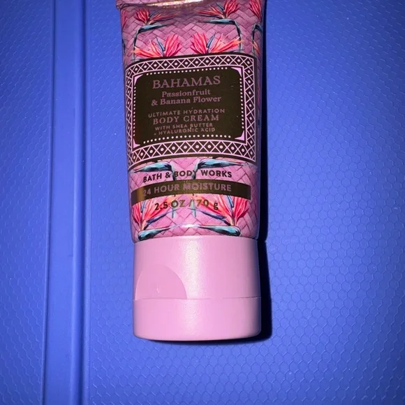 Elle Hand Cream Set with Starry Pouch and Bath & Body Works Body Cream - Picture 3 of 3